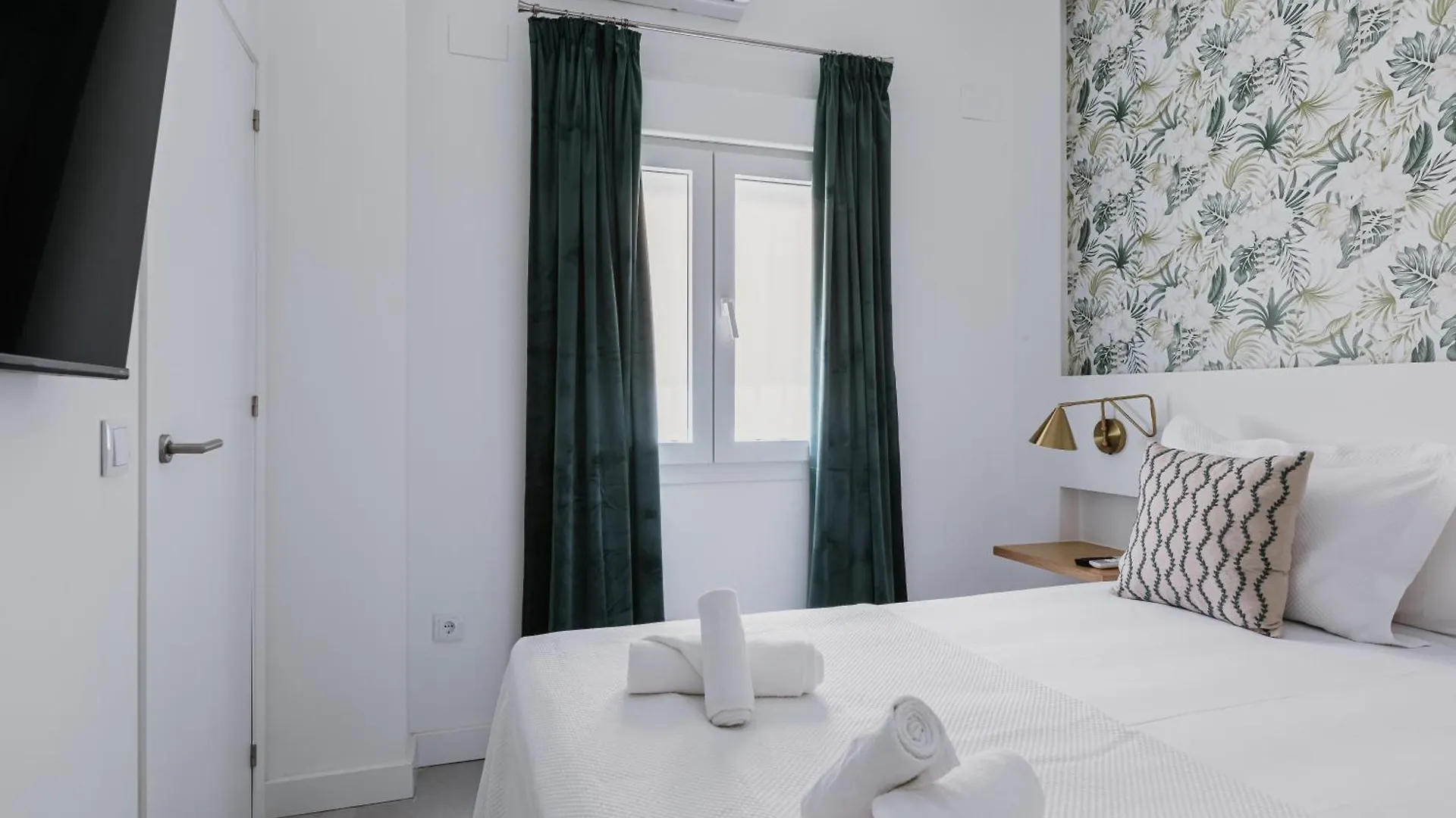 New - Family Suite Next To Duenas Palace Seville Apartment
