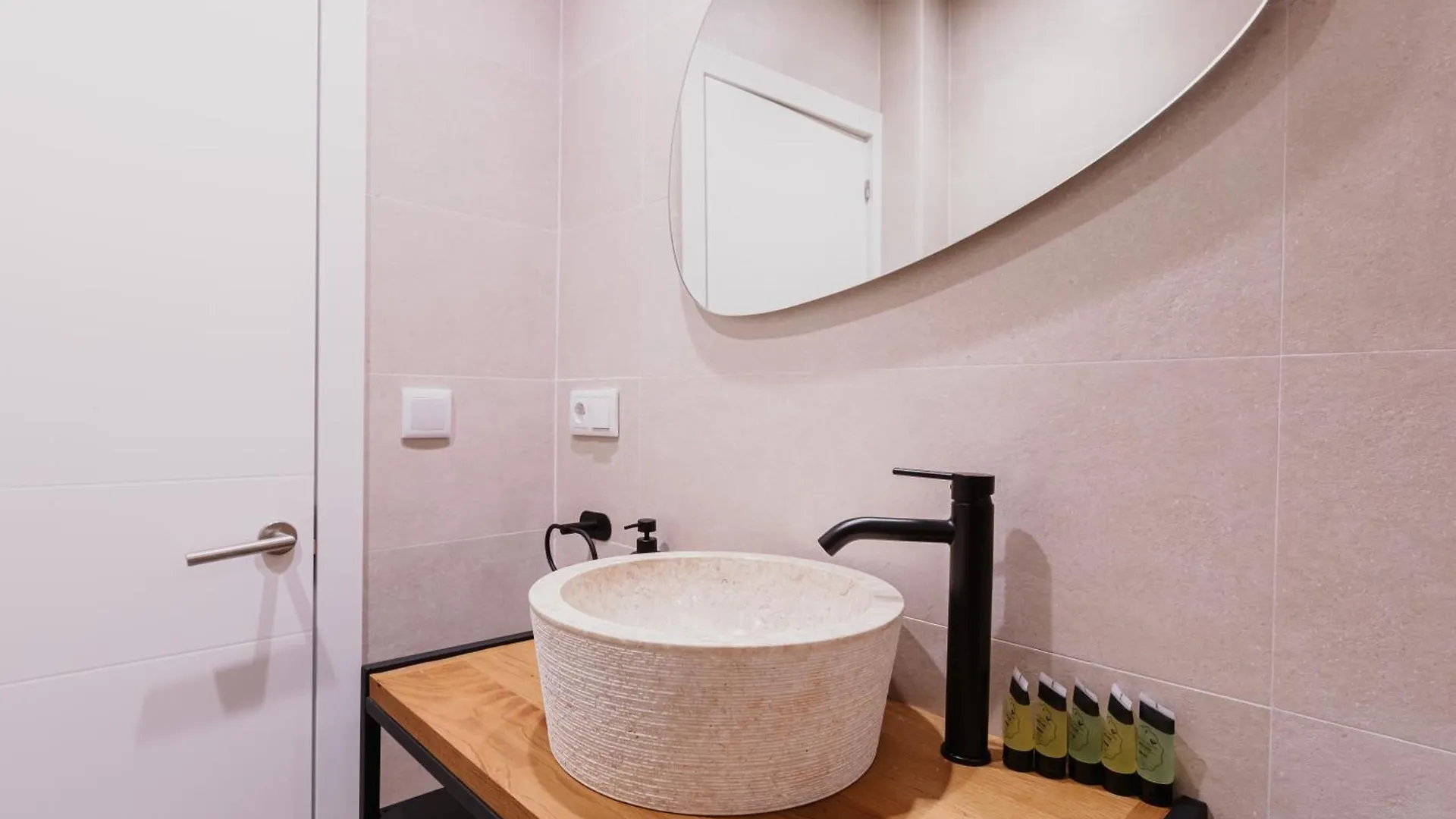 New - Family Suite Next To Duenas Palace Seville