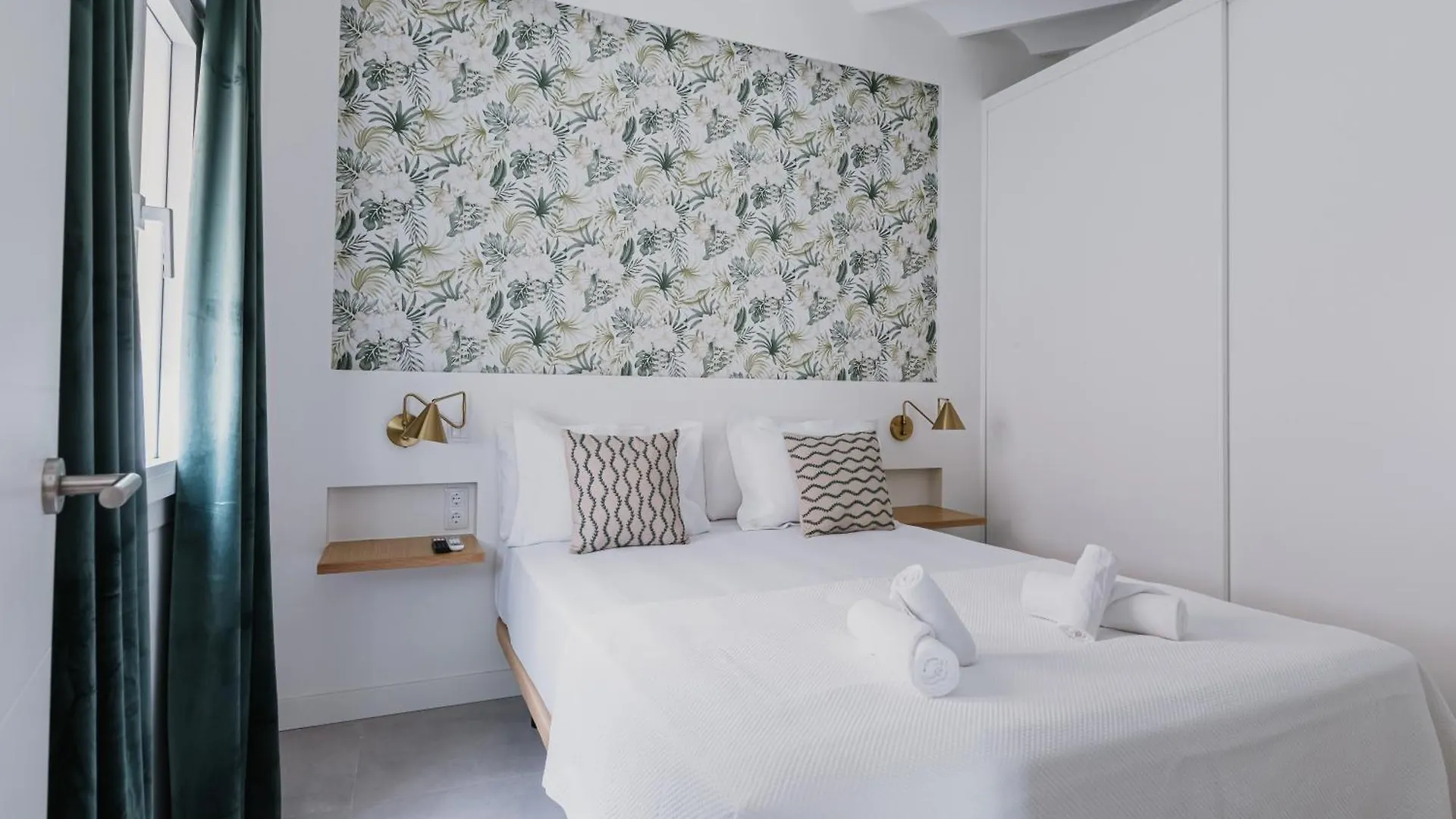 New - Family Suite Next To Duenas Palace Seville Spain